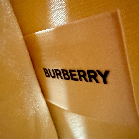 💕Burberry Pouch Wristlet Makeup Cosmetic Bag Beige from LOGO Zippered NEW - Picture 4 of 8